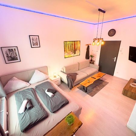#222 Modernes City Apartment Im Herzen Von ניאוס מראה חיצוני תמונה